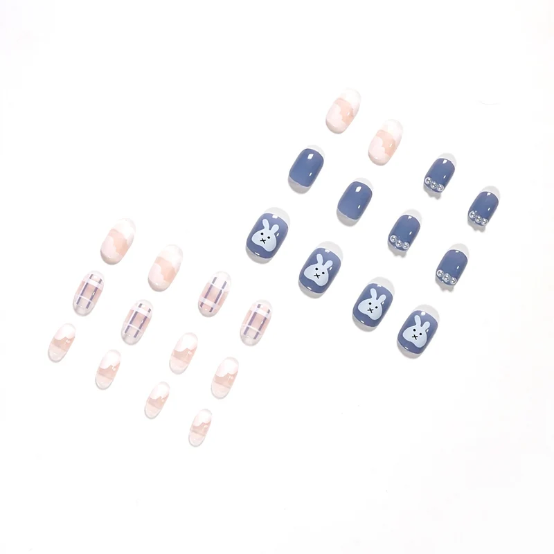 Kunstvolle Nagelkunst mit Tiermotiv Karnz