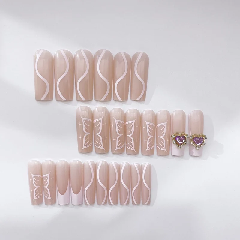 Verschnörkelte florale Nagelverlängerungen Karnz