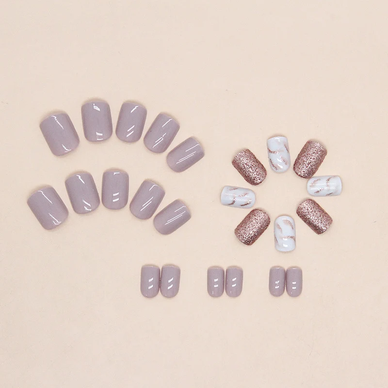 Luxuriöse Glitzer- und Marmor-Nagelkunst Karnz