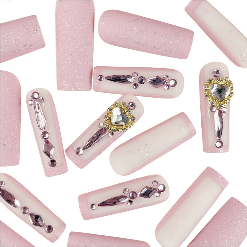 Glamouröse mit Strass verzierte Nagelverlängerungen Karnz