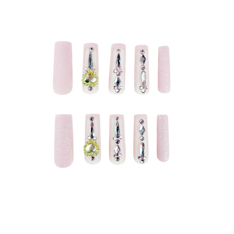 Glamouröse mit Strass verzierte Nagelverlängerungen Karnz