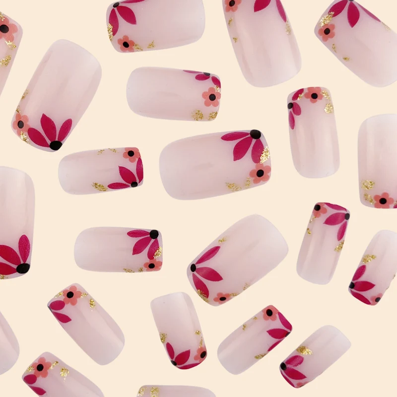 Blumenverzierte Nagelkunstverlängerungen Karnz
