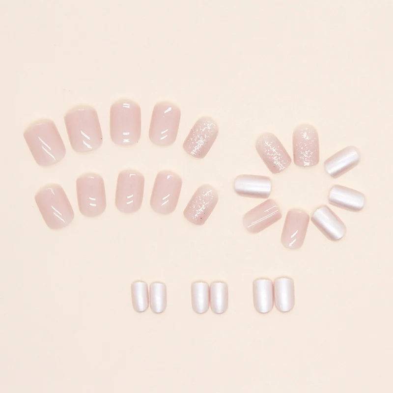 Eleganter Glänzender Press-On-Nagelset Karnz