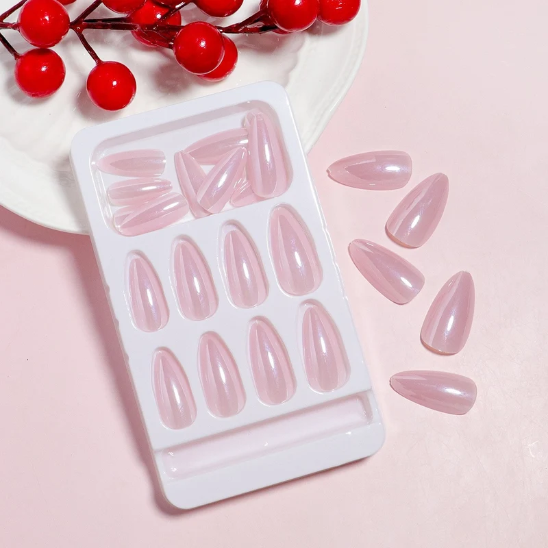 Glänzendes Faux-Nagel-Set Karnz