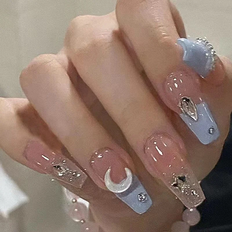 Elegante florale Nagelkunstverlängerungen Karnz