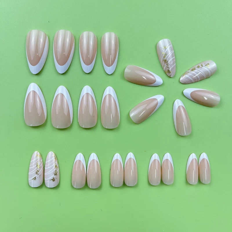 Elegante, mandelförmige Nagelverlängerungen Karnz