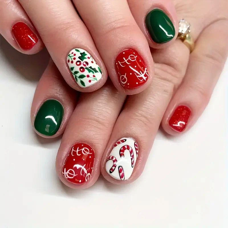 Künstlerische winterliche Nail Art Karnz