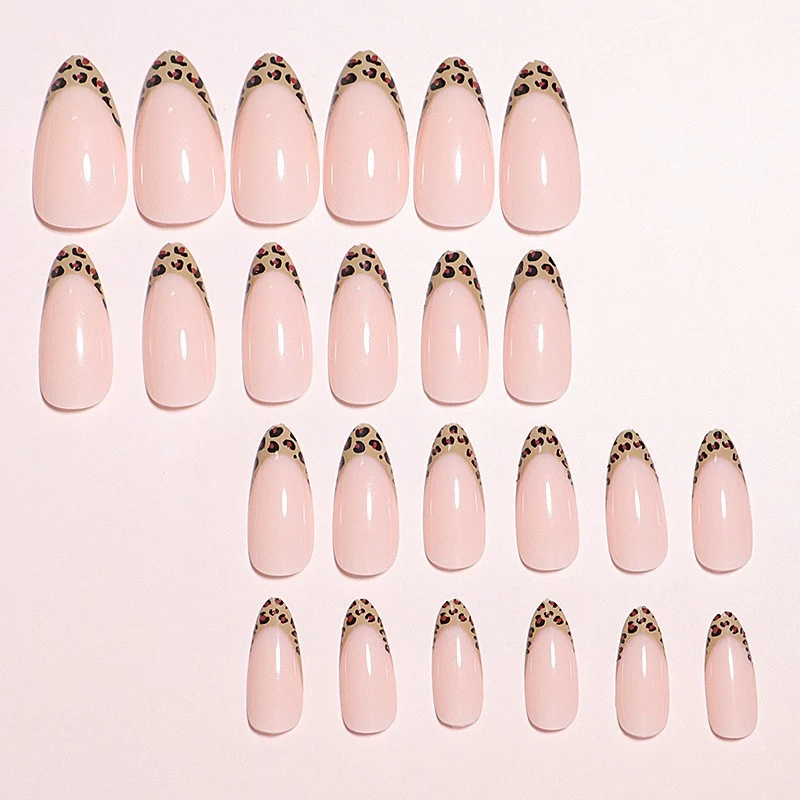 Stylisches Press-On Nail Set Karnz