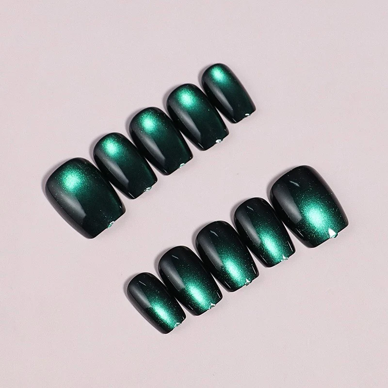 Stylisches irideszentes Press-On-Nagelset Karnz