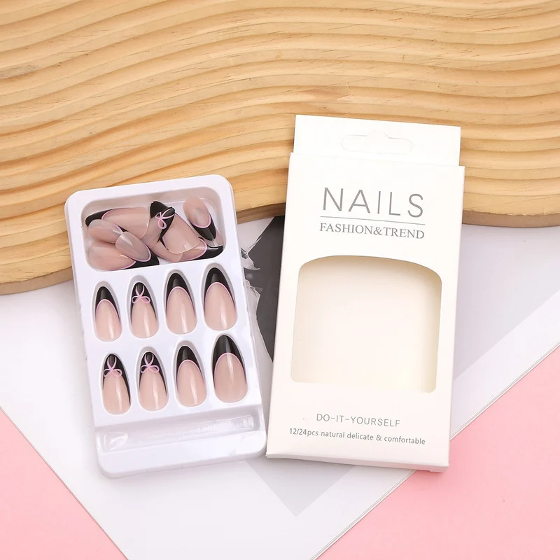 Stylisches DIY Press-On-Nagelkunst-Set Karnz