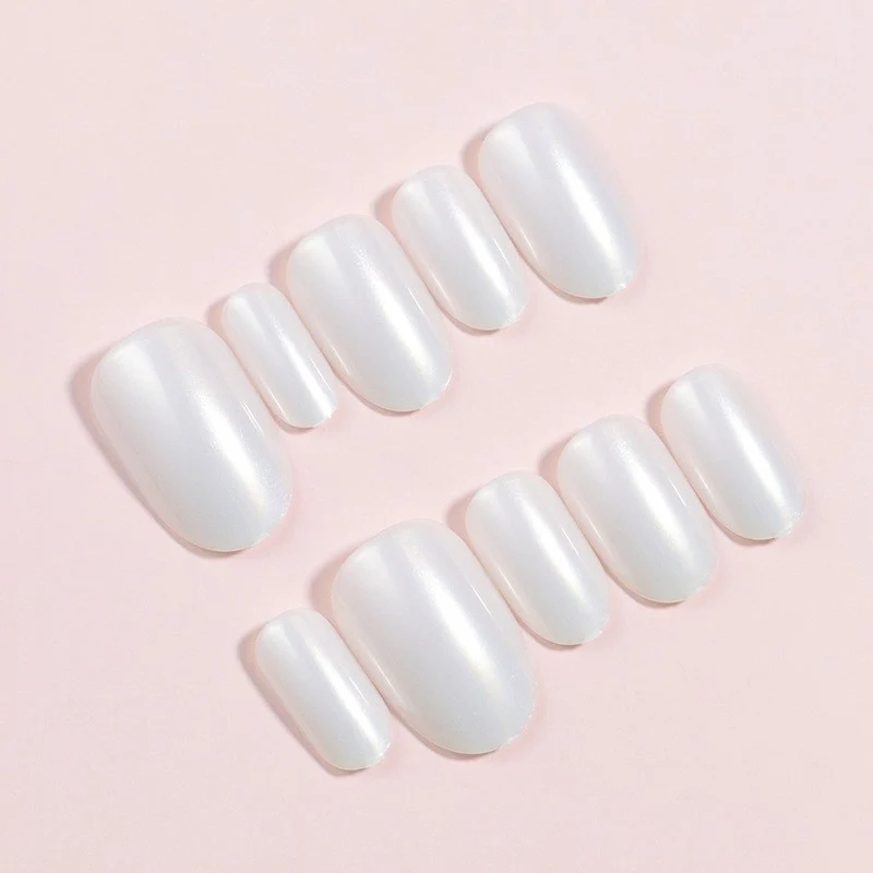 Premium Elegante Glänzende Press-On Nagelkunst Karnz