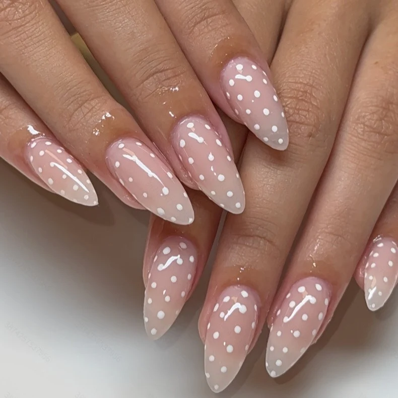 Polka Dot Stiletto Press-On Nägel Karnz