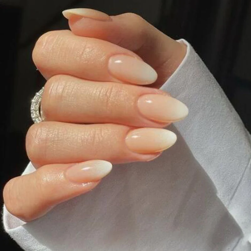 Natürliche Ombre Press-On Nagelspitzen Karnz