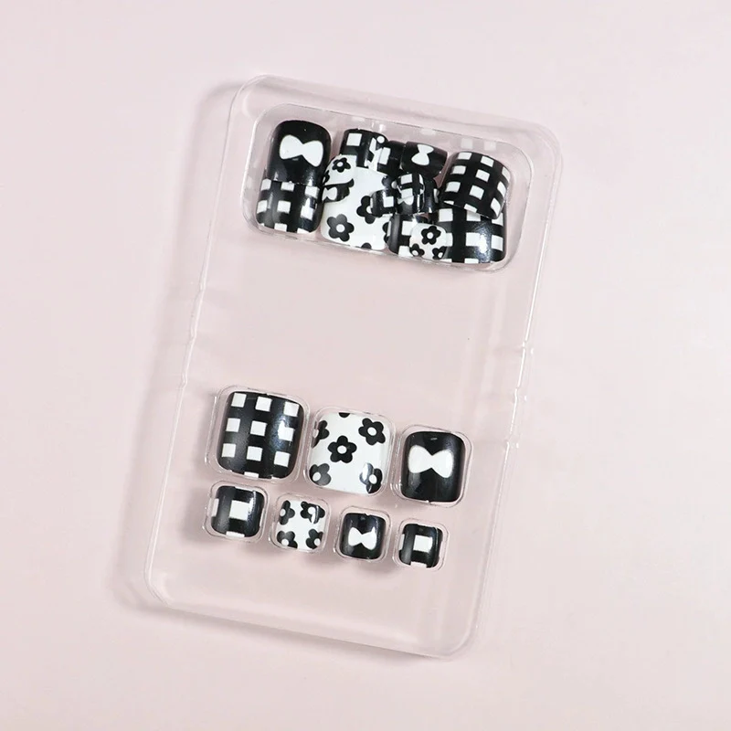 Kreatives thematisches Press-On Nagelset Karnz