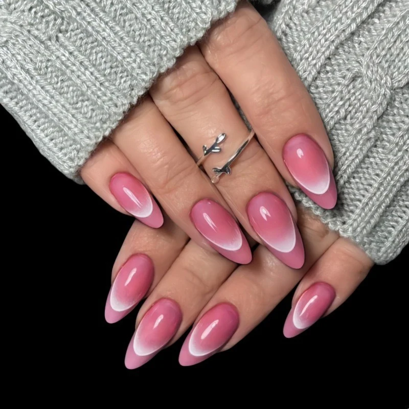 Künstlerisches mandelförmiges Press-On Nagelset Karnz