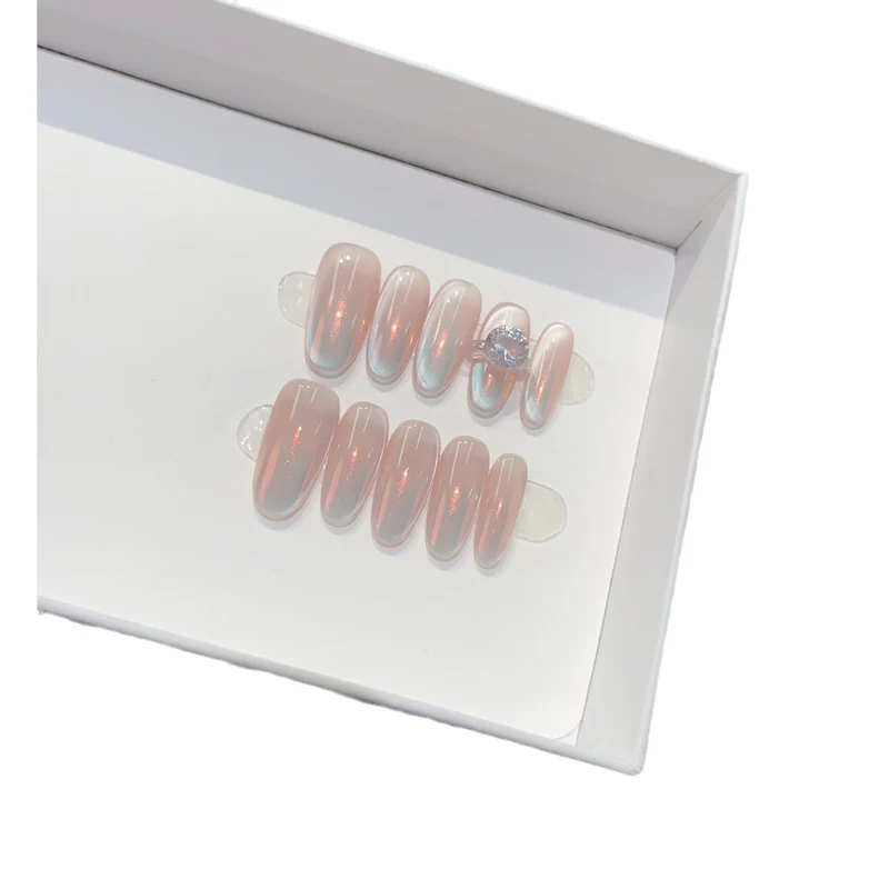 Elegantly Designed Press-On Nail Set Karnz