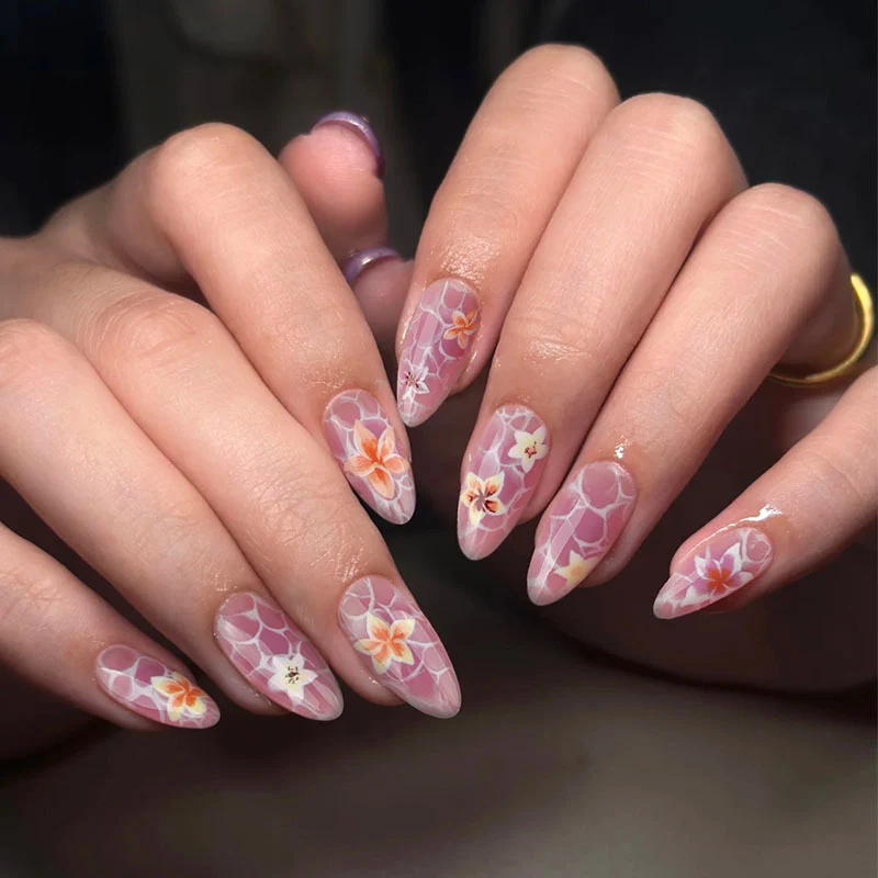 Kunstvolle Drucknägel mit floralem Design Karnz