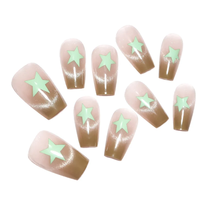 Künstliche Nagelverlängerungen mit Shimmer-Effekt und Sternenmotiven Karnz