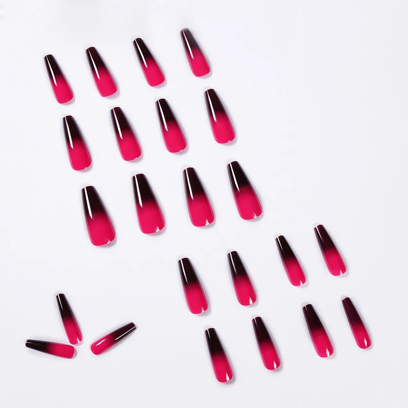 Künstliche Nagelverlängerungen mit Ombre-Effekt Karnz