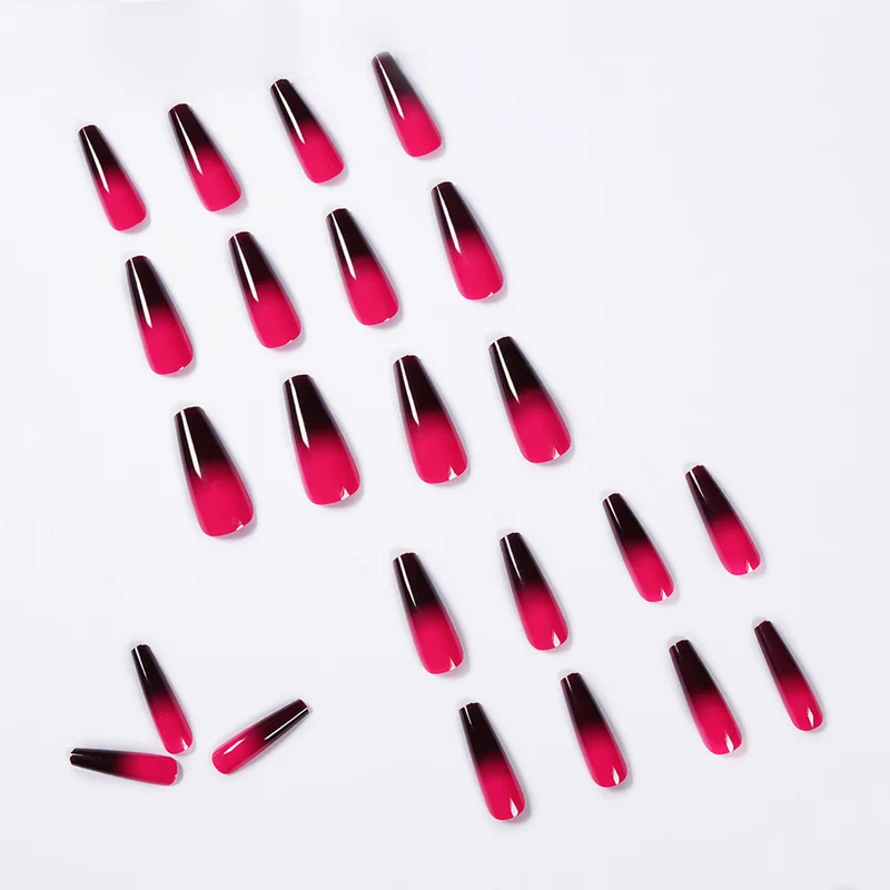 Künstliche Nagelverlängerungen mit Ombre-Effekt Karnz