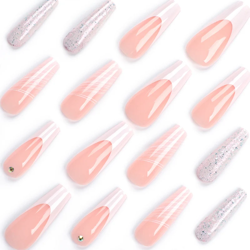 Künstliche Nagelverlängerungen mit elegantem Glitzer-Design Karnz