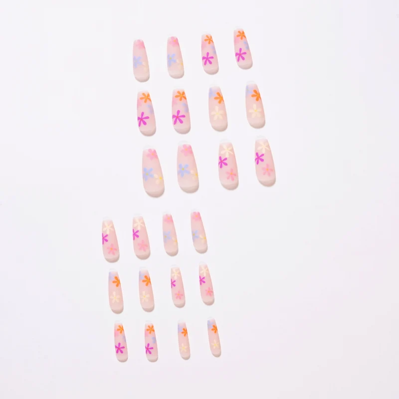 Künstliche Nagelverlängerungen mit buntem Blumenmuster Karnz