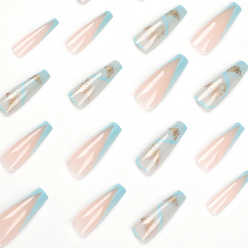 Künstliche Nagelverlängerungen im eleganten Stil mit floralem Design Karnz