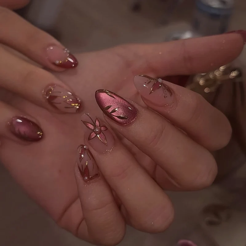 Künstliche Nagelkunst mit verspielten Punkten und Schleifen Karnz
