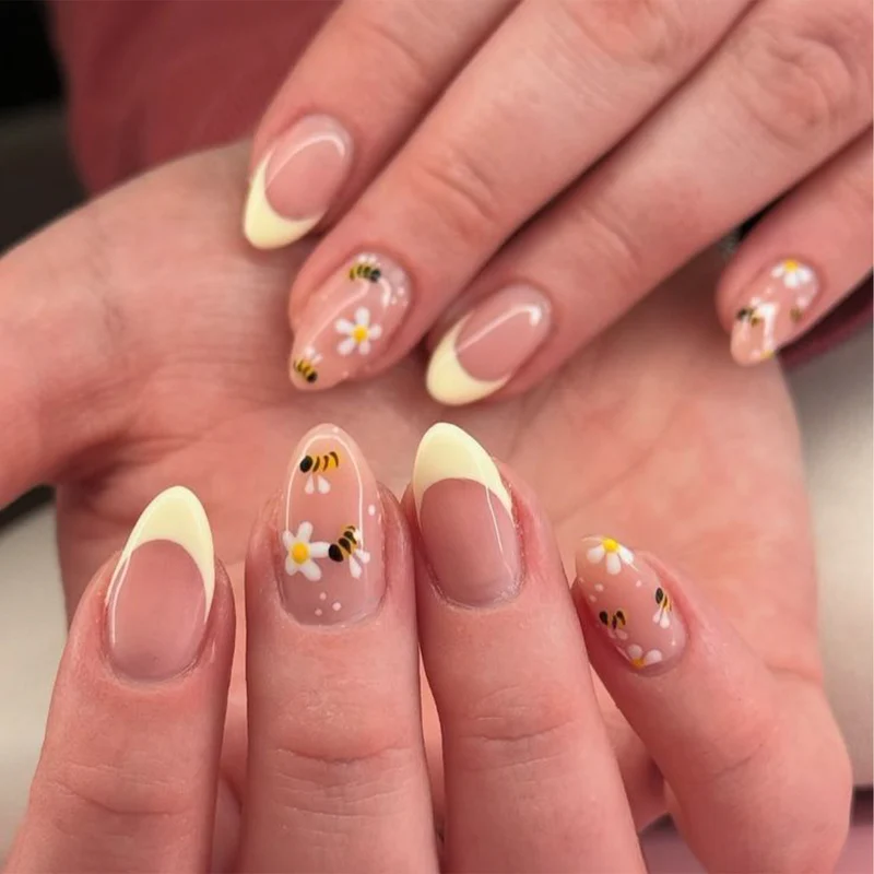 Künstliche Nagelkunst mit verspielten Punkten und Schleifen Karnz