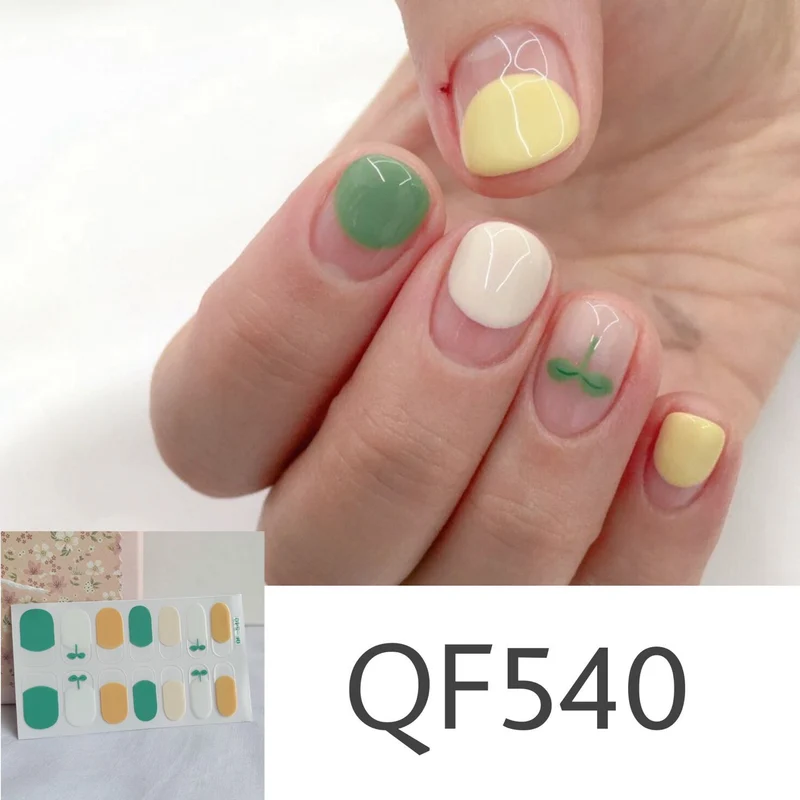Künstliche Nagelkunst mit Sterndesign Karnz