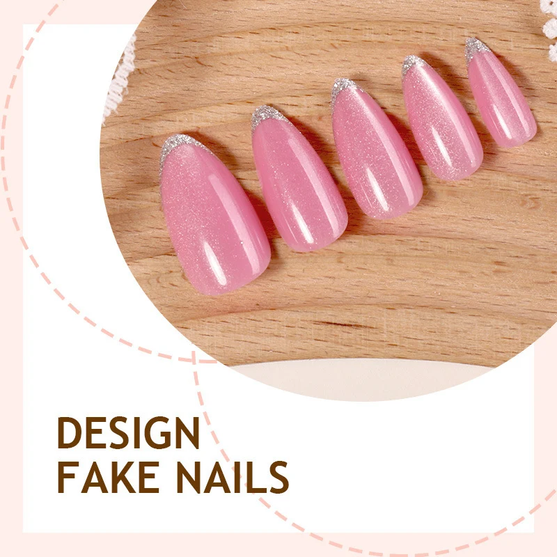 Kunstnagelset mit elegantem Glitzerabschluss und natürlichem Look Karnz