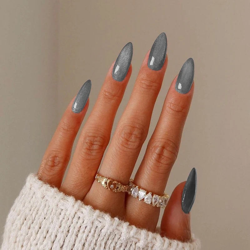 Kunstnagelset mit elegantem Glitter-Finish Karnz