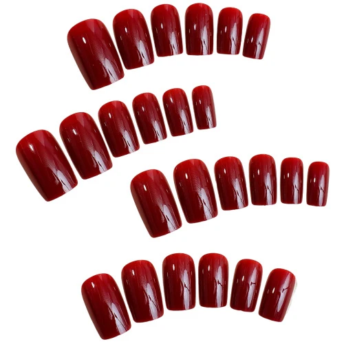 Kunstnagelset mit elegantem, glänzendem Finish Karnz