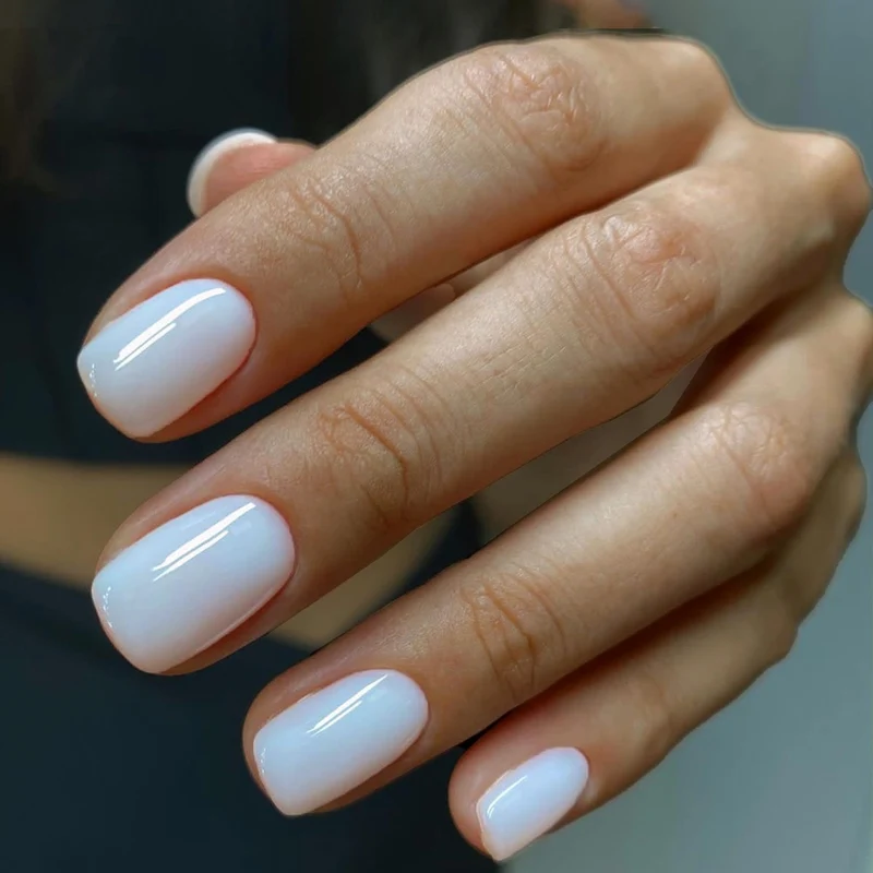Kunstnagelset mit elegantem Glanz und natürlichem Finish Karnz