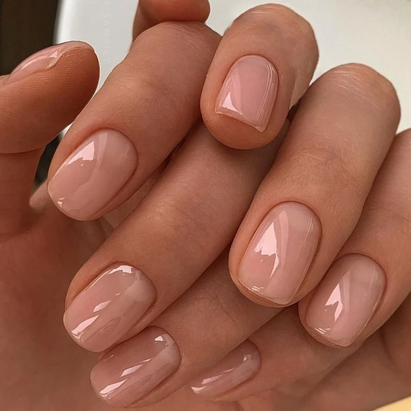Kunstnagelset mit elegantem Glanz und natürlichem Finish Karnz