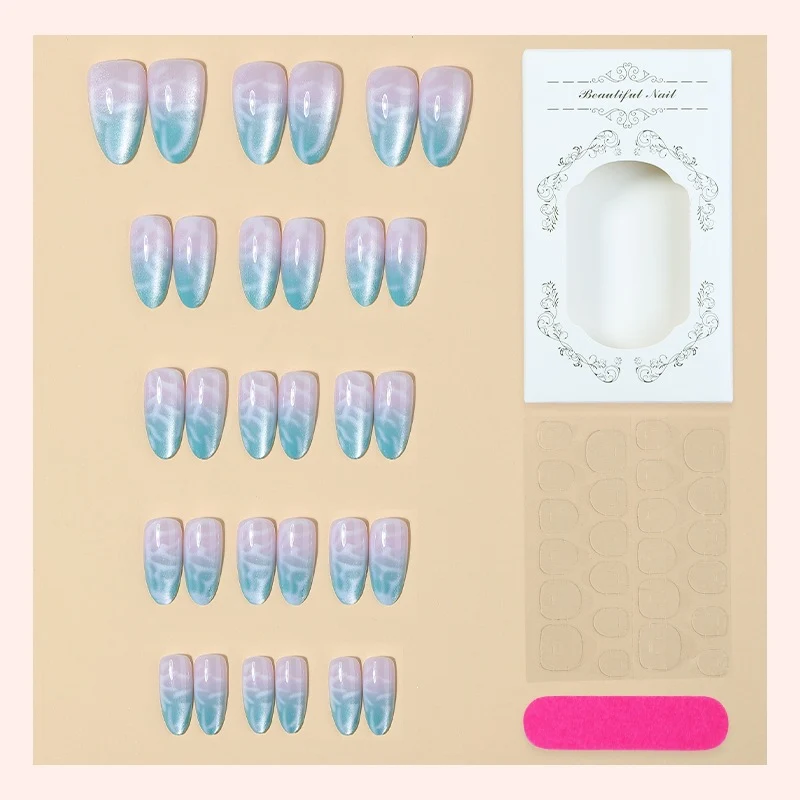 Kunstnagelset mit elegantem Farbverlauf und schimmernden Akzenten Karnz