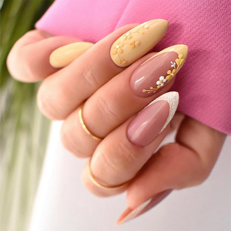 Kunstnagelset mit elegantem Blumendesign Karnz