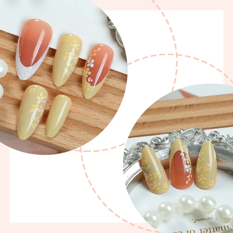 Kunstnagelset mit elegantem Blumendesign Karnz