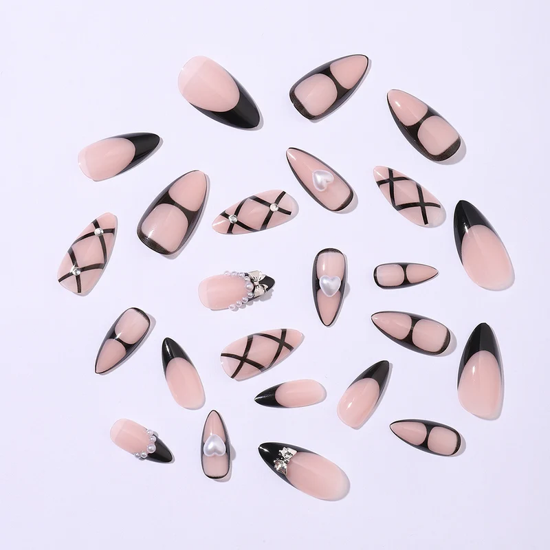 Kunstnagelset mit elegantem, asymmetrischem Design Karnz