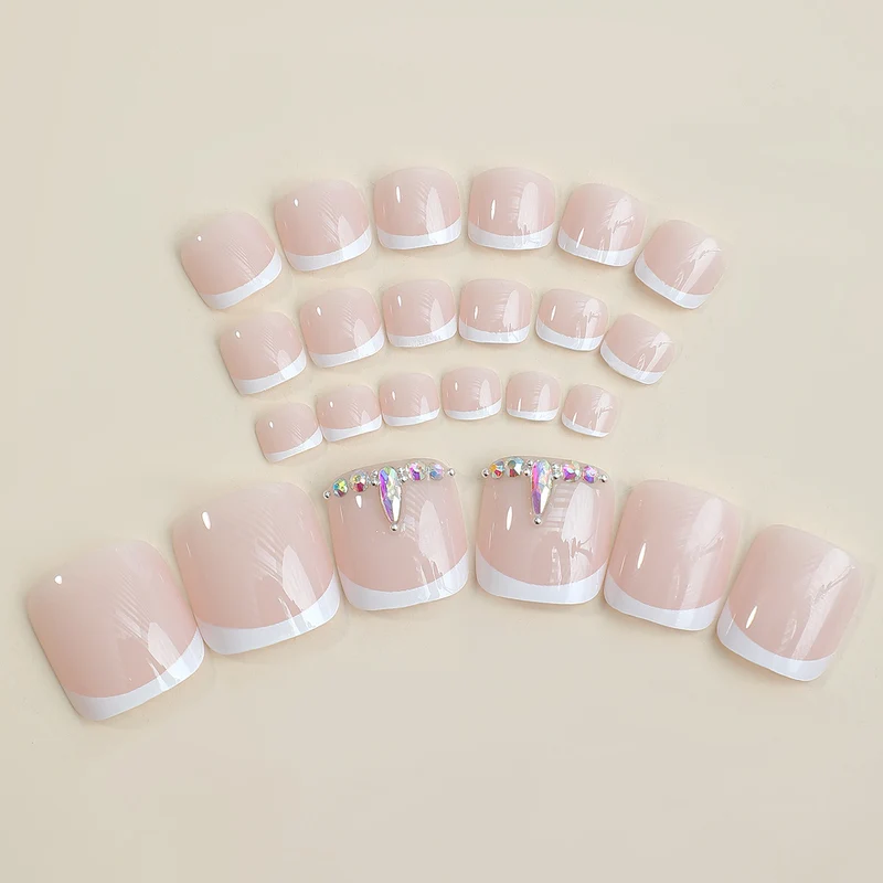 Kunstnagelset mit dekorativen Glitzer-Elementen Karnz