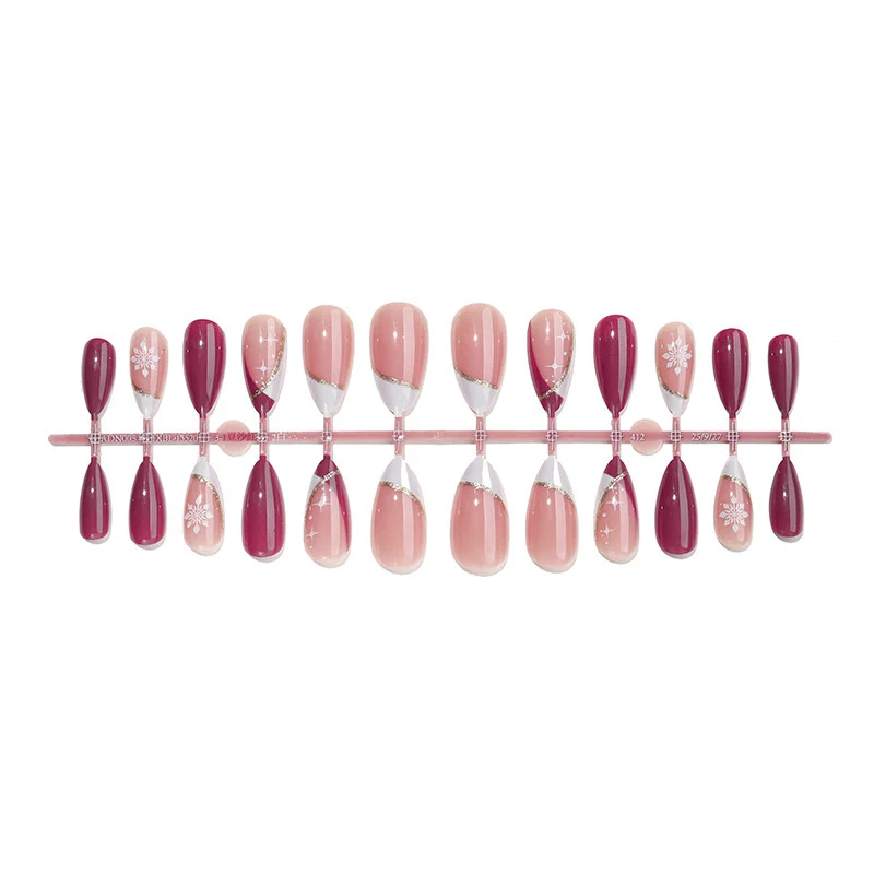 Kunstnagelset mit dekorativen Blütenmotiven und elegantem Ombre-Effekt Karnz