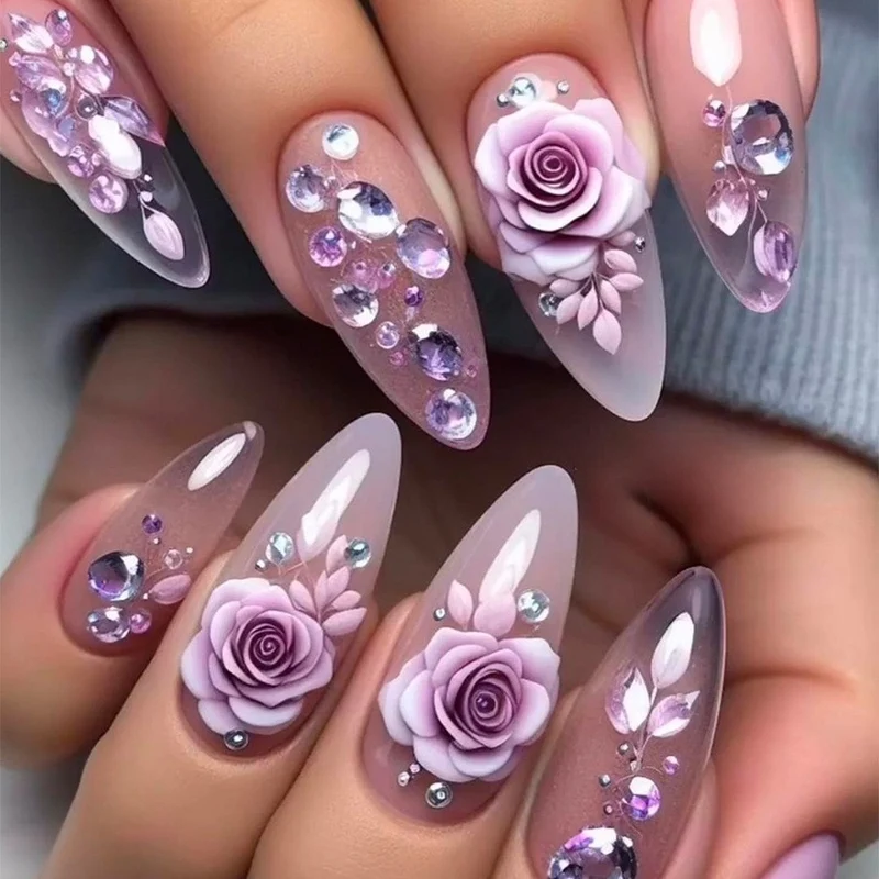 Kunstnagelset mit Crystal-Design und funkelnden Akzenten Karnz
