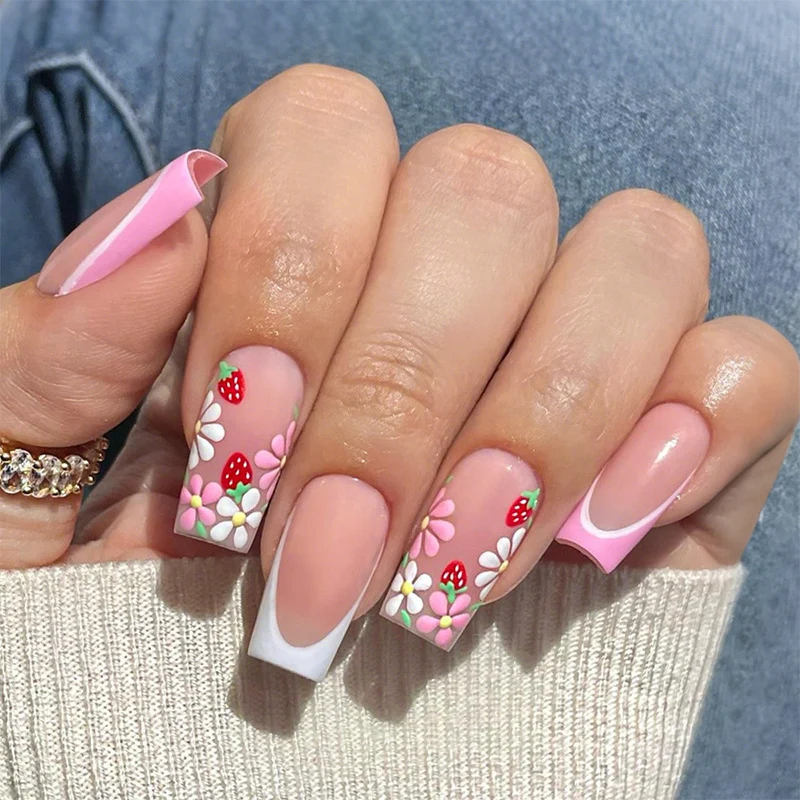 Kunstnagelset mit bunten Blüten und kreativem French-Design Karnz