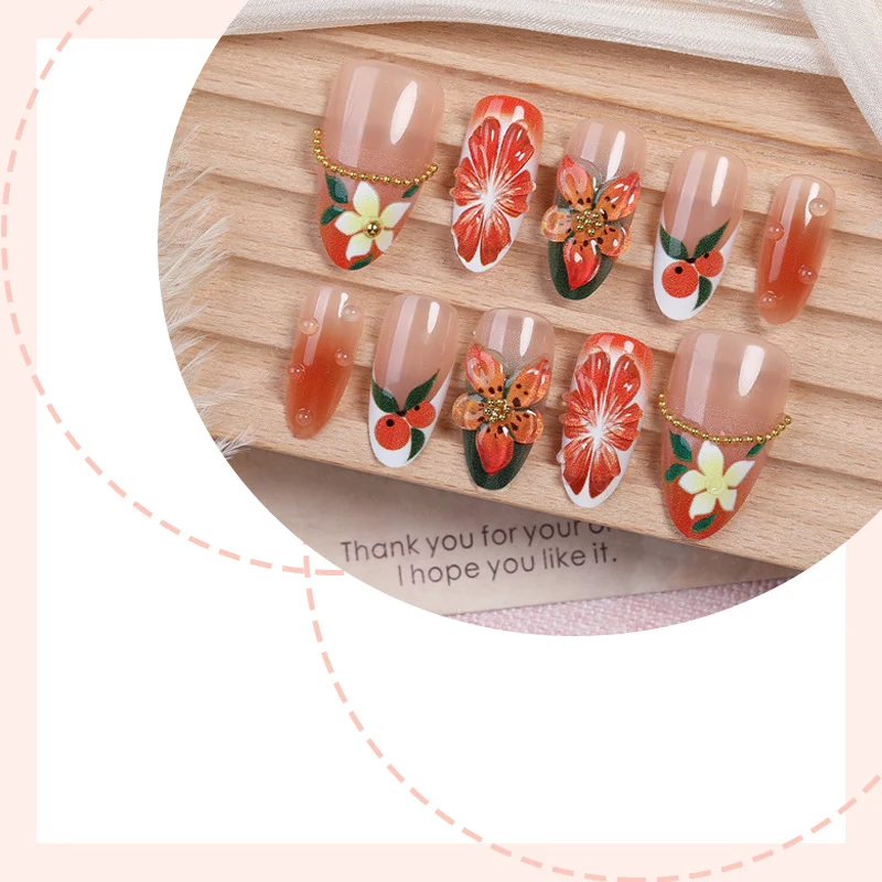 Kunstnagelset mit bunten Blumen- und Glitzerakzenten Karnz