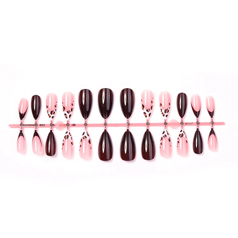 Kunstnagelset Karnz