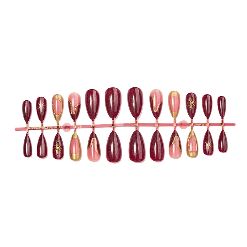 Kunstnageldesign Set mit luxuriösem Glamour Karnz