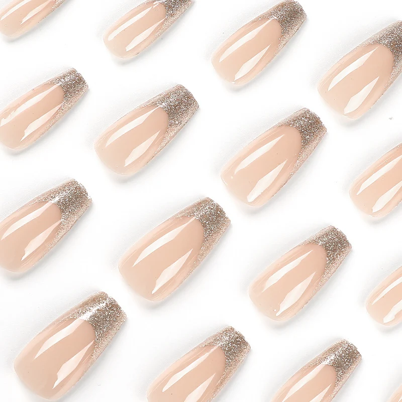 Künstliche Nagelkunst mit Glitzer und transparentem Design Karnz