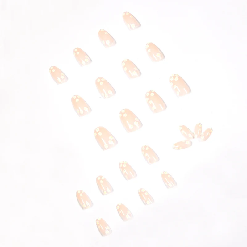 Künstliche Nagelkunst mit floralem Design und Glitzerakzenten Karnz