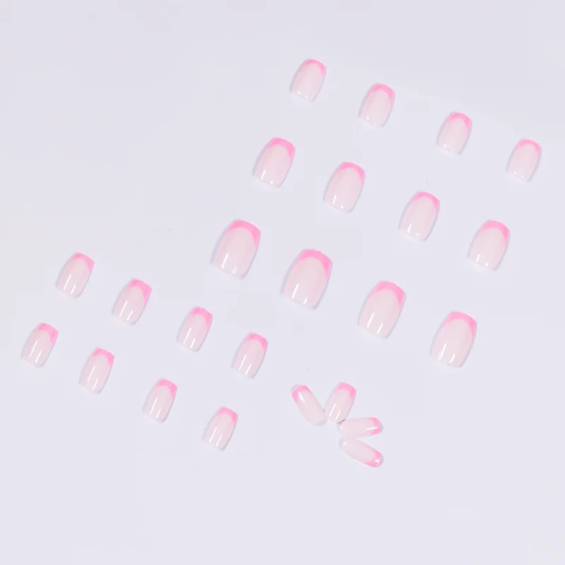 Künstliche Nagelkunst mit eleganter French-Spitze Karnz
