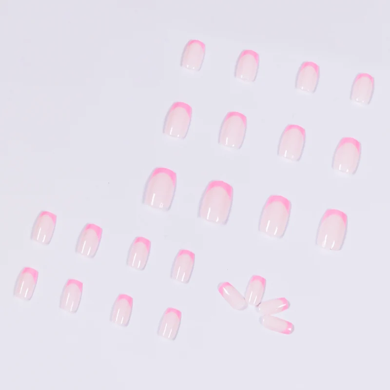 Künstliche Nagelkunst mit eleganter French-Spitze Karnz
